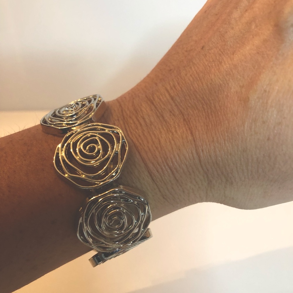 Silver rose stretch bracelet